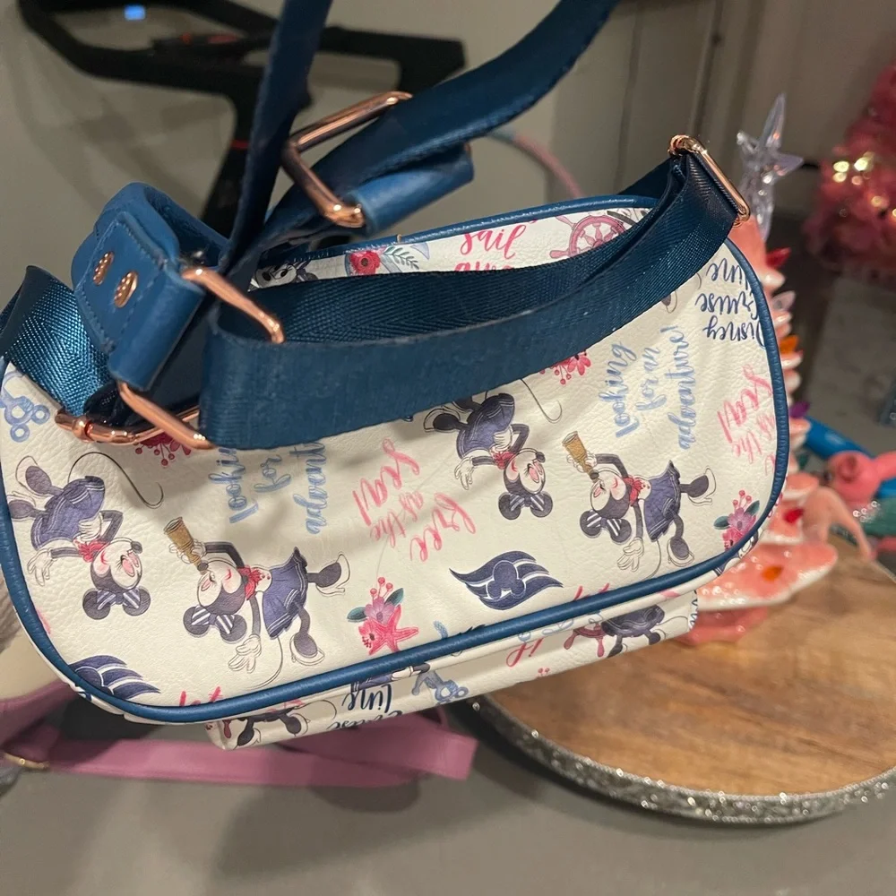 Disney Cruise Line Minnie AOP - Picture 3 of 5